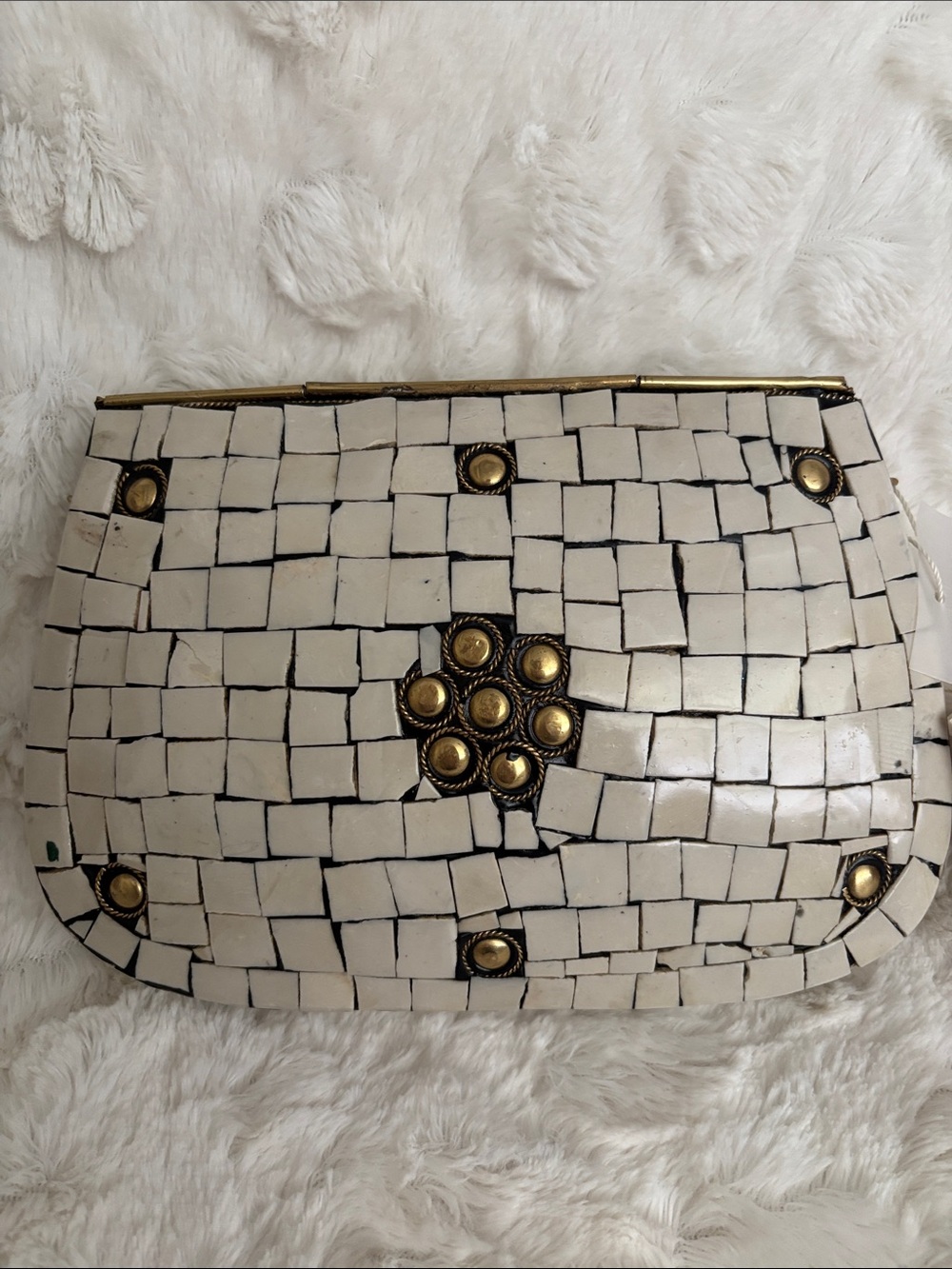 Antik Kraft White and Gold Mosaic Floral Embellished Crossbody/Clutch - Picture 4 of 10